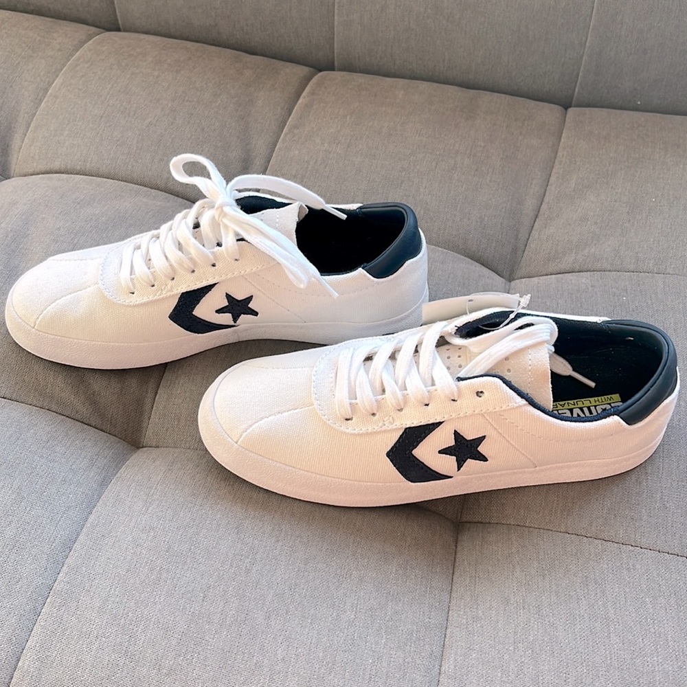 Unisex NWT Converse sneakers